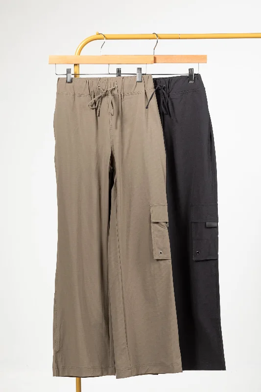 Mid Rise Wide Leg Cargo Pants